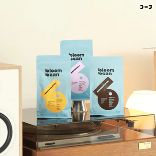 เมล็ดกาแฟคั่วกลาง Bloom Bean – รส Honey Bloom หอมละมุน เข้มกลมกล่อม ดื่มง่าย สัมผัสรสหวานมีมิติ จากกาแฟสายพันธุ์ทิปิ
