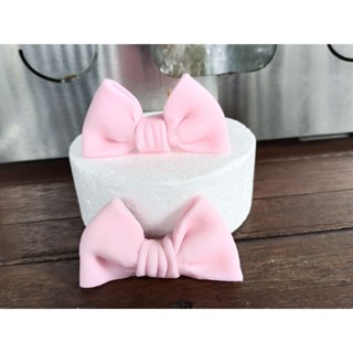 น้ำตาลกัมเพสแต่งเค้กรูปโบว์ชิ้นละ 50 บาท