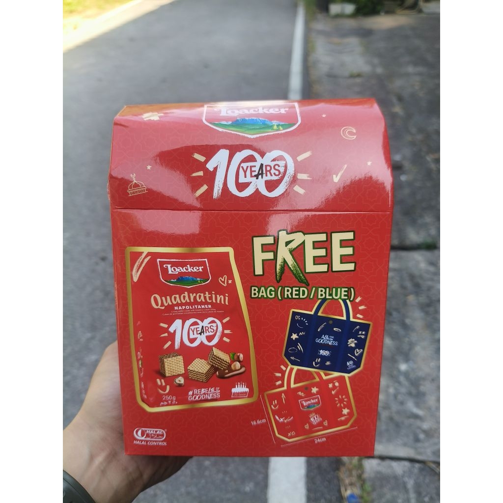 Loacker เวเฟอร์ ล็อคเกอร์ รุ่นฉลองครบรอบ100ปี มีขนม1ห่อ แถมฟรี กระเป๋าสุดน่ารัก1ใบในแพ็คเกจกล่อง