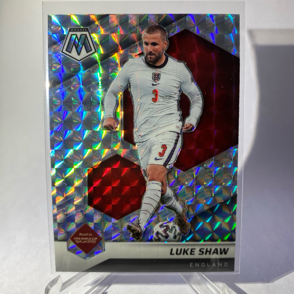 การ์ดนักฟุตบอลสำหรับสะสม LUKE SHAW, ENGLAND,  (PRIZM) , PANINI MOSAIC 2022