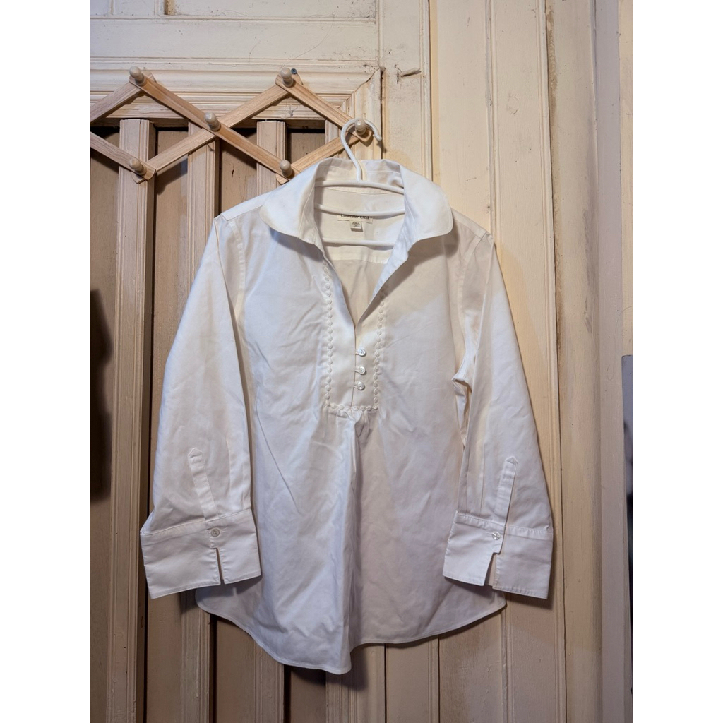(มือสองสภาพดี ตำหนิ1จุด) เสื้อเชิ้ตoversize สีขาว แบรนด์ Coldwater creek