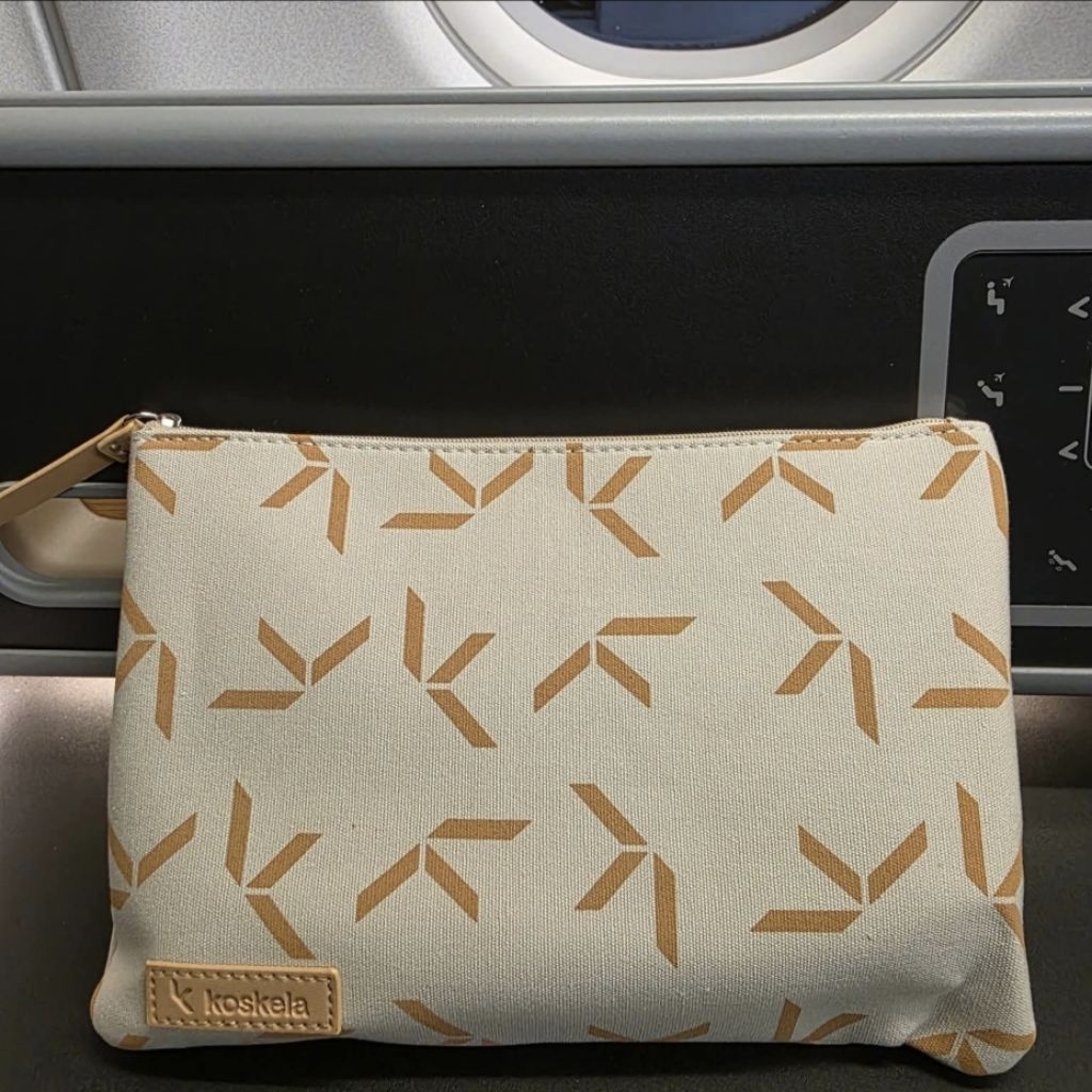 กระเป๋า KOSKELA FROM Qantas Business Class Amenity kit (เฉพาะกระเป๋า)