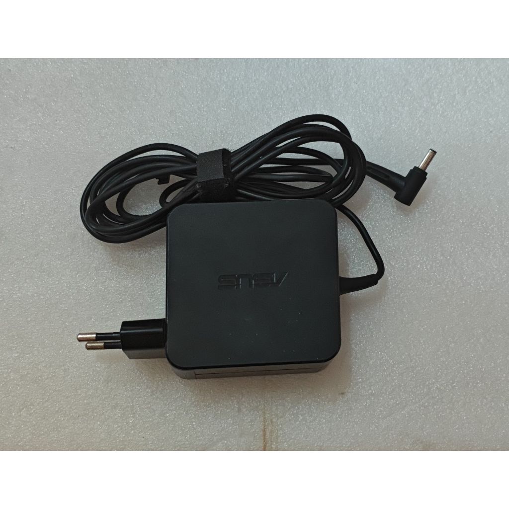 สายชาร์จโน๊ตบุ๊ค ASUS มือสอง