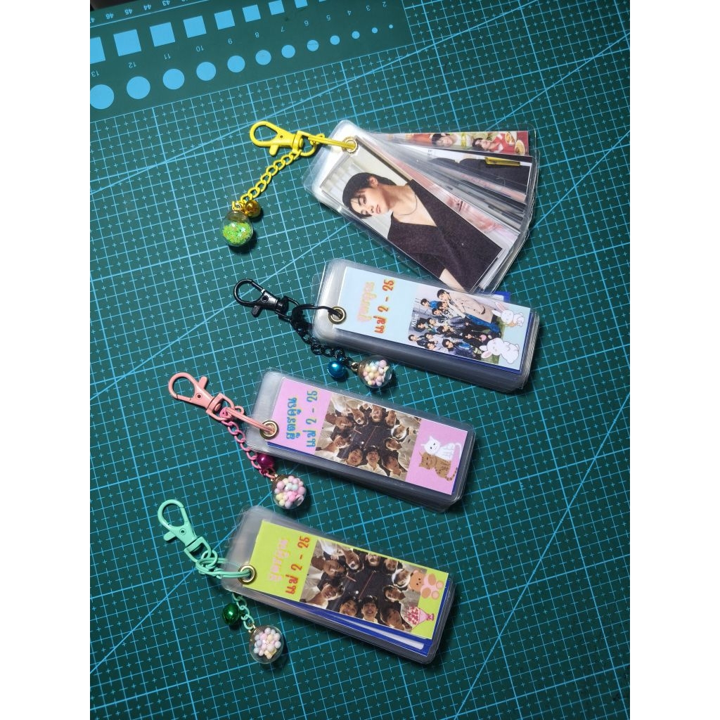 สูตรคูณ แม่ 2-25 ตารางสูตรคูณขนาดพกพา ขนาดกว้าง 3 cm. ยาว 9 cm. เป็นพวงกุญแจห้อยพกพาสะดวก