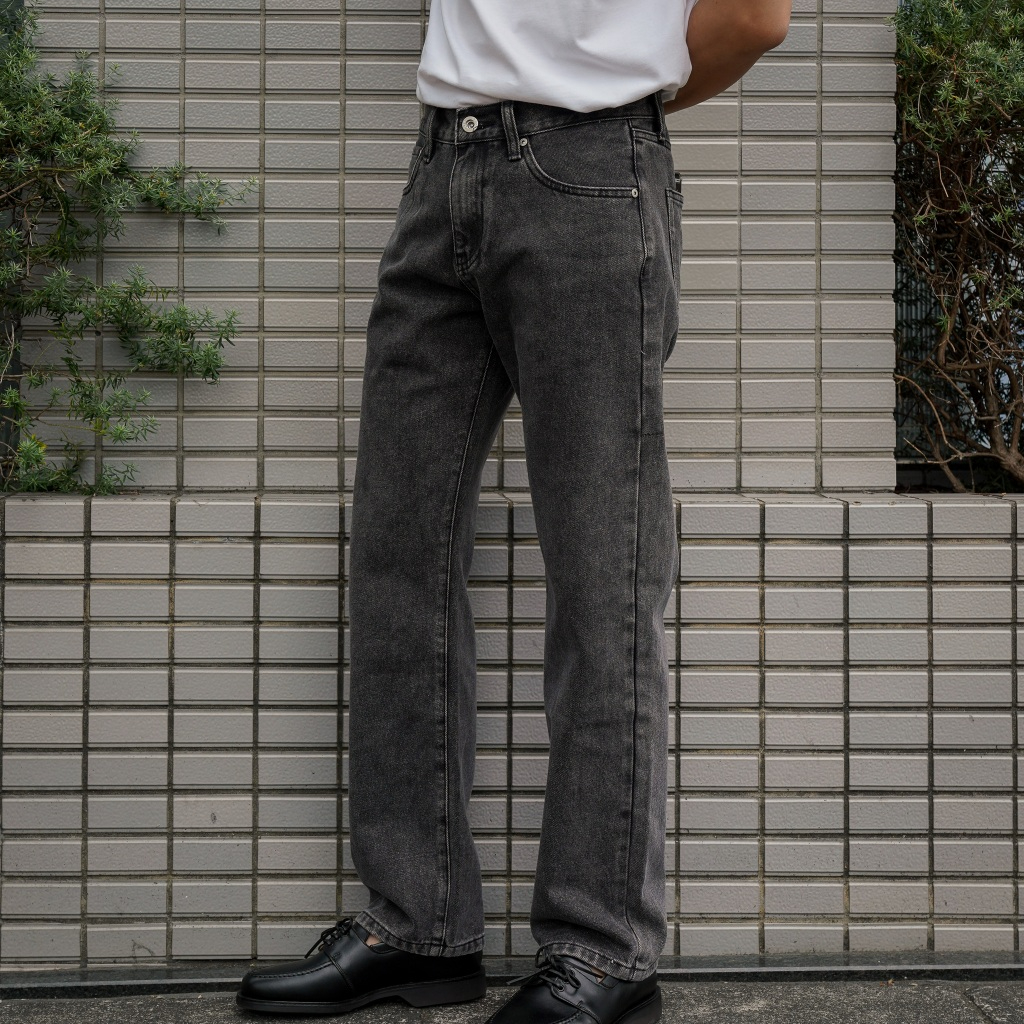 TRUFFLE  STANDARD JEANS  กางเกงยีนส์ขากระบอกตรง ทรงคลาสสิค