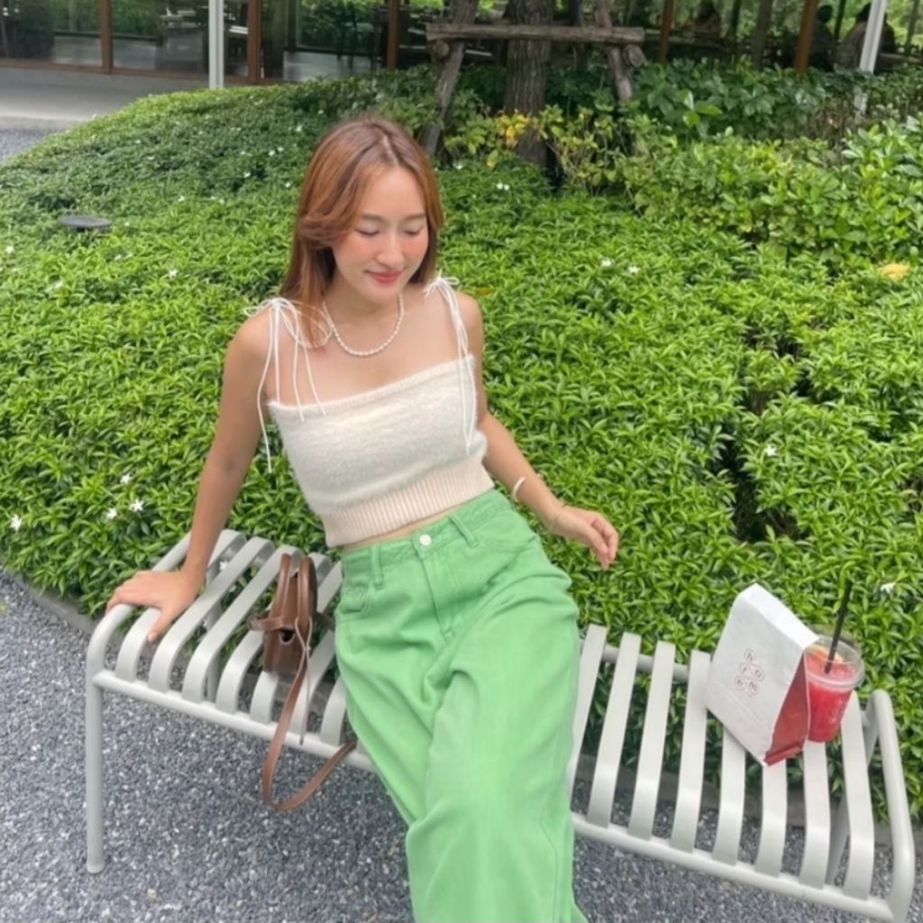 เสื้อครอปสายเดี่ยวผ้า knit สายเชือกจากร้าน knockknock.th (ใช้โค้ดลดได้)