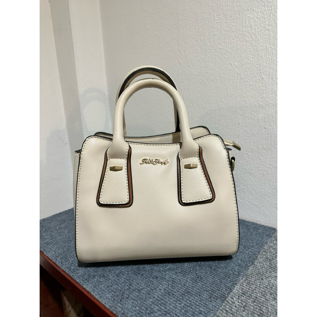 มือสอง ส่งต่อ TW Simply by Taywin กระเป๋าหนัง สีขาวมุก ทรงตั้ง แต่งขอบน้ำตาล อะไหล่ทอง สภาพดี