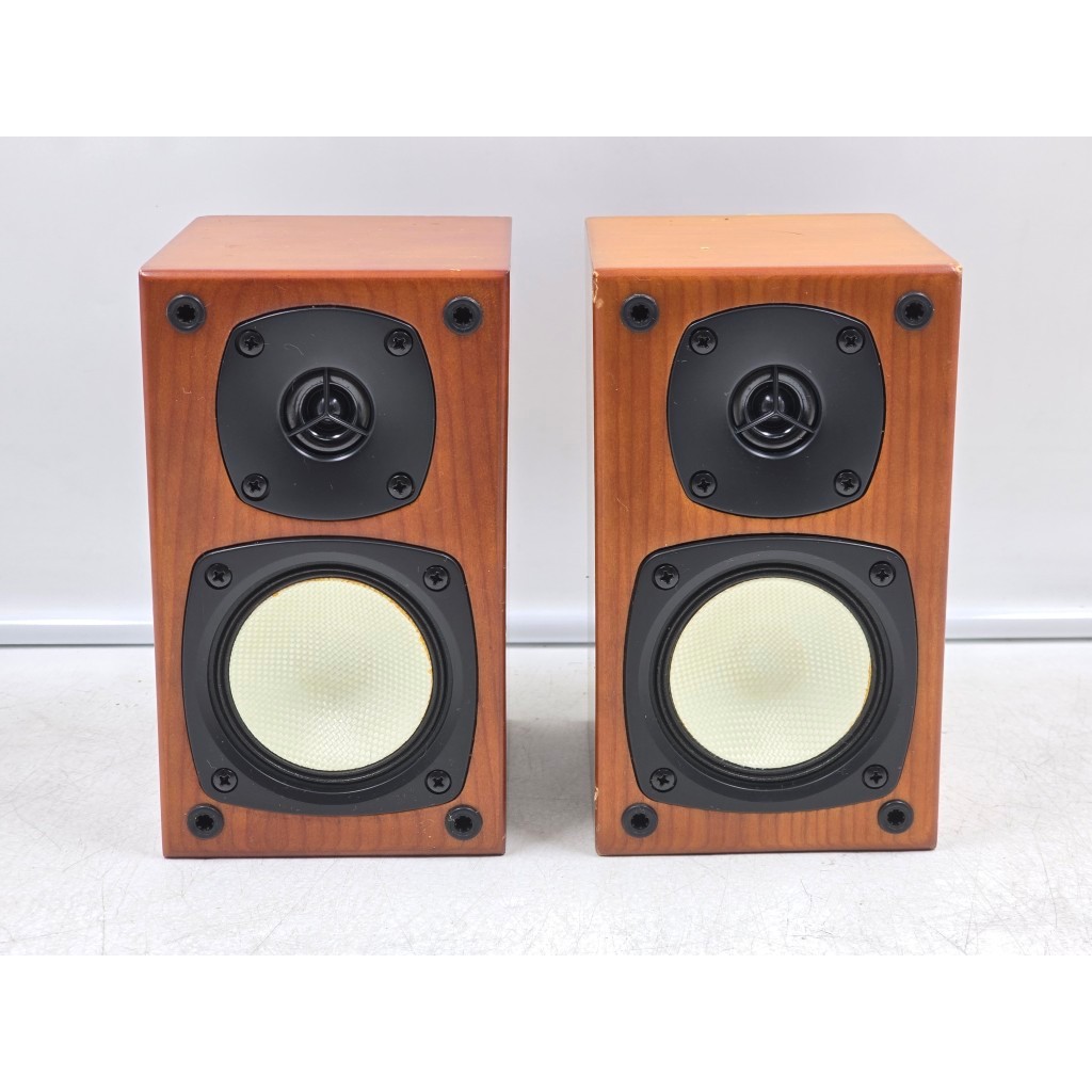 BE56 ลำโพงญี่ปุ่นมือสอง 1 คู่ (009-990) ONKYO D-108M 40W 6 โอห์ม Woofer 2.5 นิ้ว Size ตู้ 10x11.5x17