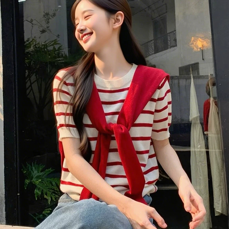 Top.street ผ้าคลุมไหล่ ผ้าถัก แดงสด แฟชั่น สไตล์เกาหลี ผ้าพันคอ/ถัก/คอปลอม NK25081 2025