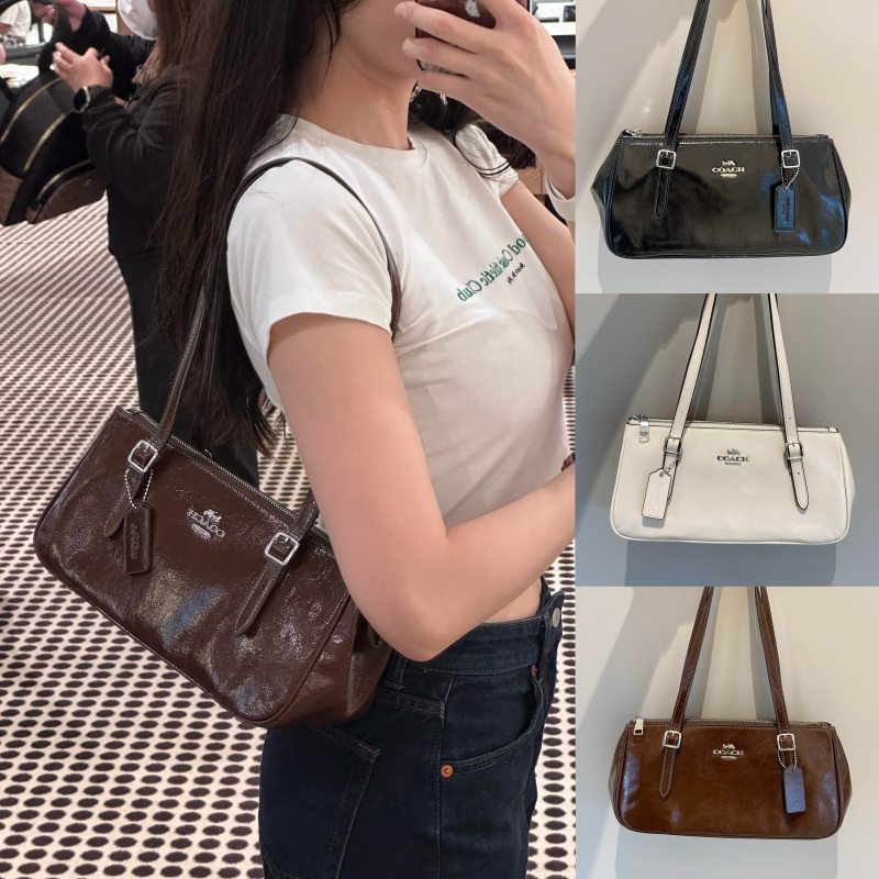[ของแท้ 100%]Coach Asher Shoulder bagกระเป๋าสะพายใต้วงแขน ใหม่ล่าสุด ซิปคุณภาพ ถือได้สองแบบ