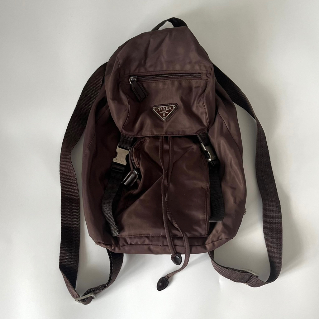 กระเป๋าเป้ Prada มือสอง
