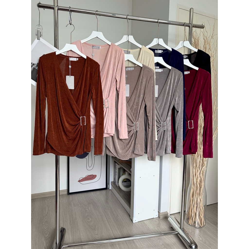 262 เสื้อคอวีแขนยาวไขว้กลางอกแต่งเข็มขัดเพชร (ผ้ายืดเกาหลี)