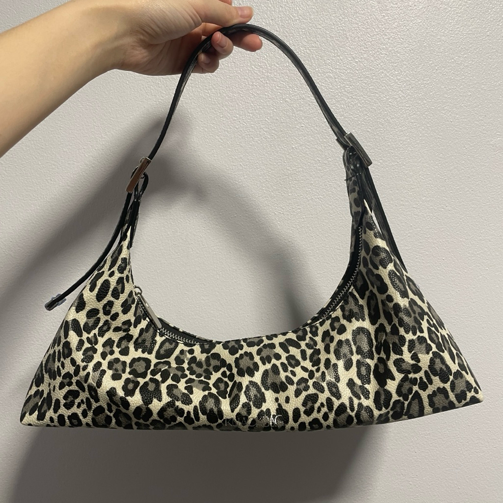 KNACK BAG กระเป๋าสะพายไหล่ รุ่น jennie leopard (งานDefect)