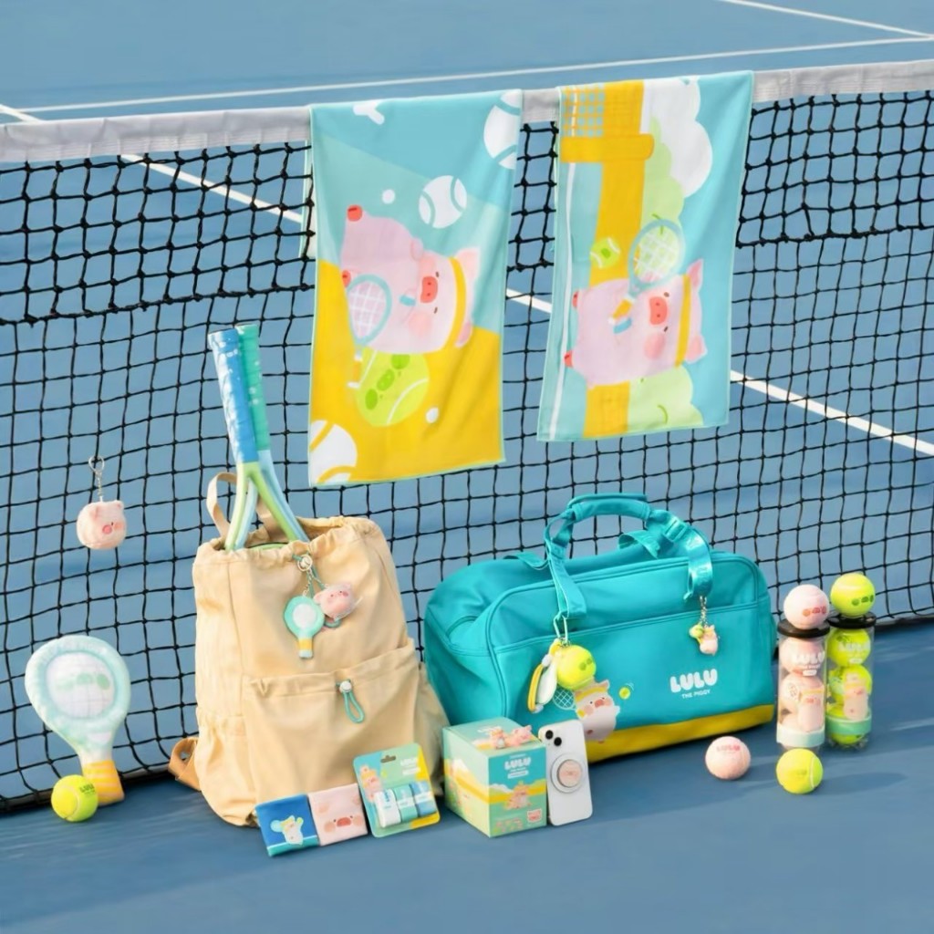 ส่งจากไทย  LuLu The Piggy Tennis Collection หมูลูลู่ กระเป๋า ลูกเทนนิส ตุ๊กตาห้อยกระเป๋า ผ้าเช็ดเหงื่อ ของขวัญ 46190 ราคา ถูกที่สุด ดีลบีเคเค
