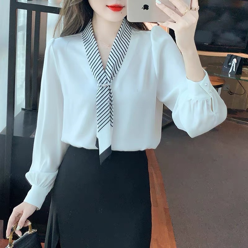 เสื้อทำงานผู้หญิงแขนยาว ออกแบบมีเข็มกลัดติดตรงโบว์ เนื้อผ้าเกาหลีเบาใส่สบาย