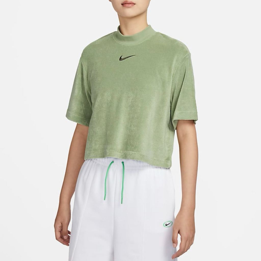 เสื้อยืด(มือสอง) · Nike Sportswear Essentials