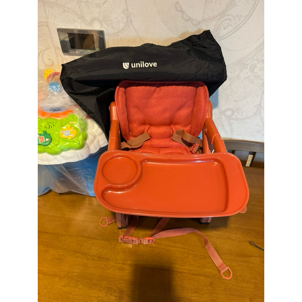 เก้าอี้เด็กพกพา Unilove Feed me มือ 2 ใช้อยู่แต่ในคอนโด