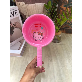 ขันน้ำ ขันตักน้ำ ขันน้ำมีด้าม Super lock กระบวยตักน้ำ ลาย Kitty ลิขสิทธิ์แท้ 100%