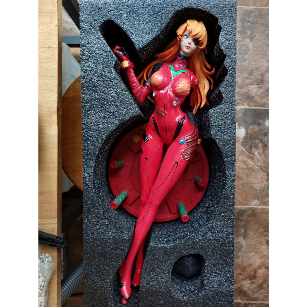 Evangalion Asuka Langley in plugsuit & EVA 01