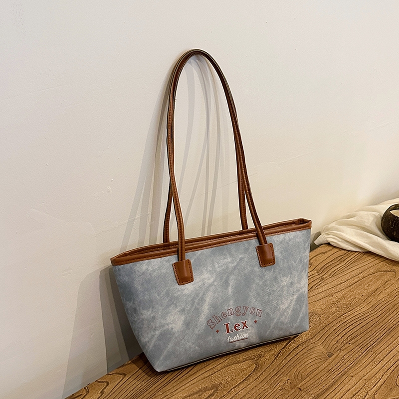 B-2404🔥กระเป๋าสะพายไหล่ แฟชั่นมาใหม่ สไตส์นี้เท่มาก หนังPU งานดี กระเป๋าขนาดใหญ่จุของได้เยอะ แฟชั่นฤดูใบไม้ผลิต 3สี