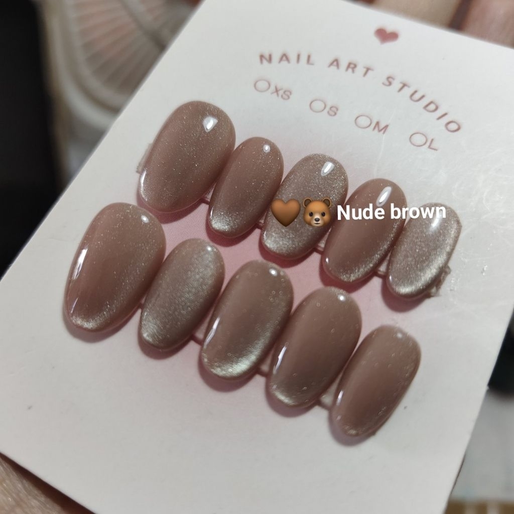 เล็บปลอมสีน้ำตาลลูกแก้ว  ท็อปเงาติดทน  แถมฟรีกาว+ตะไบ (nude brow)