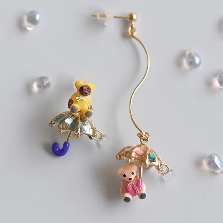 Ayatorie 0375 ต่างหูหมีคู่ถือร่ม