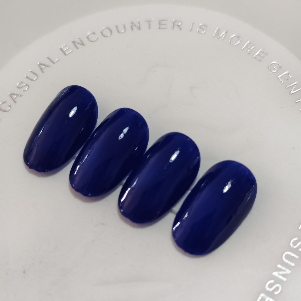 เล็บปลอมสีเจลแท้พร้อมส่ง1-2วัน🇹🇭ท็อปกระจกติดทน แถมฟรีกาว+ตะไบ(สีน้ำเงิน043)