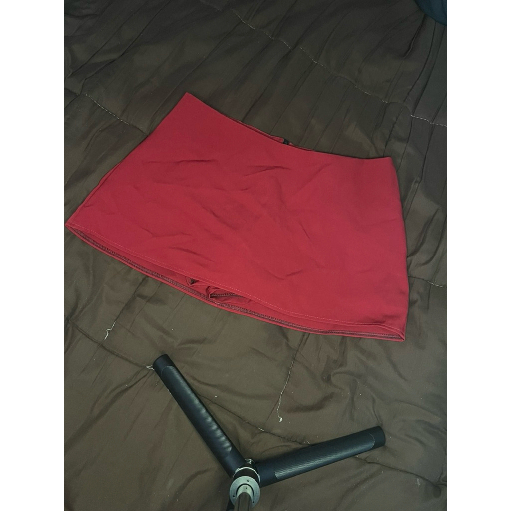 ปล่อยกระโปรงสีแดง มือ1 ไซต์M ANONA STORY ไม่เคยใส่พับเก็บอย่างเดียว อ้วนแล้วใส่ไม่ได้