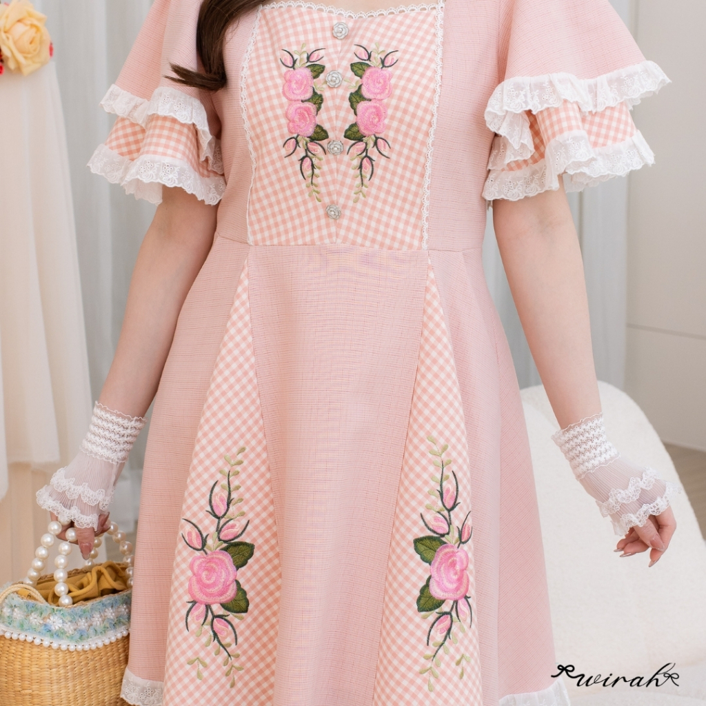 「 Wirah_Brand 」DW216 Rose Scott Dress :ชุดเดรสสั้นทรงเข้ารูป คอเหลี่ยมแต่งลูกไม้ แขนสั้นทรงกระดิ่ง - รูปที่ 3