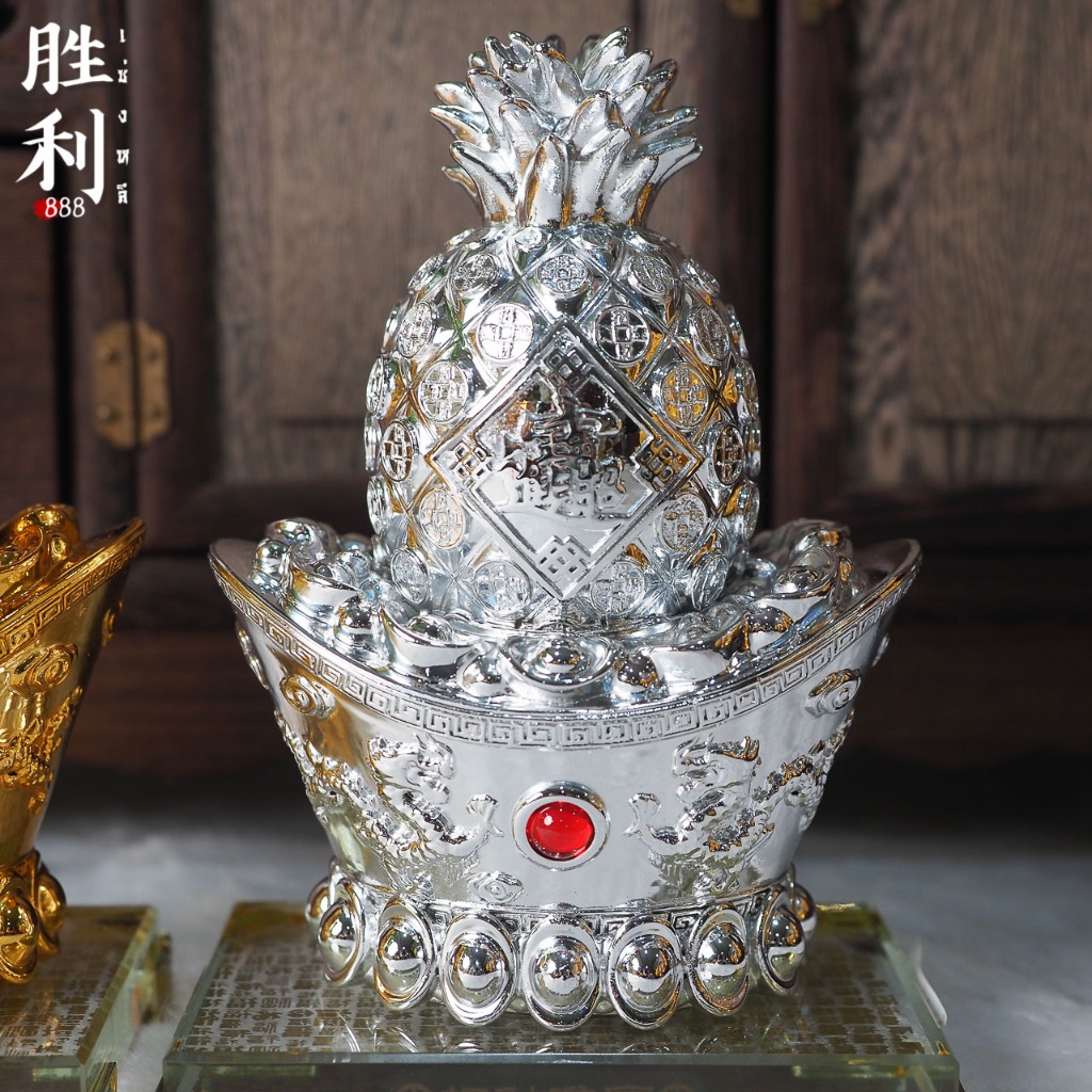 (นำพาโชคลาภ) สัปปะรด สีทอง และสีเงินคู่ ใบเขียว งานเรซิ่น พร้อมฐานเหลี่ยม ขนาด 5/6/7/8 นิ้ว ตั้งเสริมฮ้วงจุ้ย - รูปที่ 5