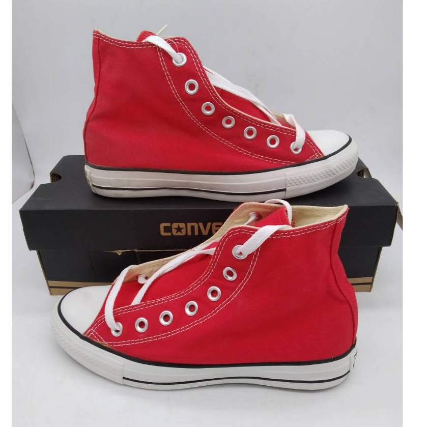 CONVERSEA02: 11100B000RE  สีแดง ราคาป้าย 1,500 ลด 10% เหลือคู่ละ 1,350 บาท