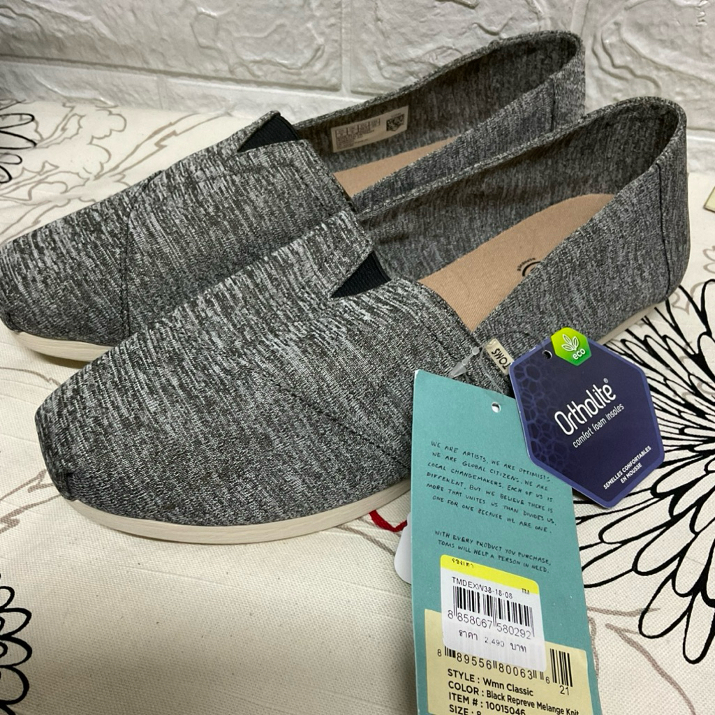 รองเท้าผ้าใบ รองเท้าลำลอง Tom’s size 38.5 ยาว 25 cm ราคา 990 บาท มือ 1 ราคาเต็ม 2490 บาท