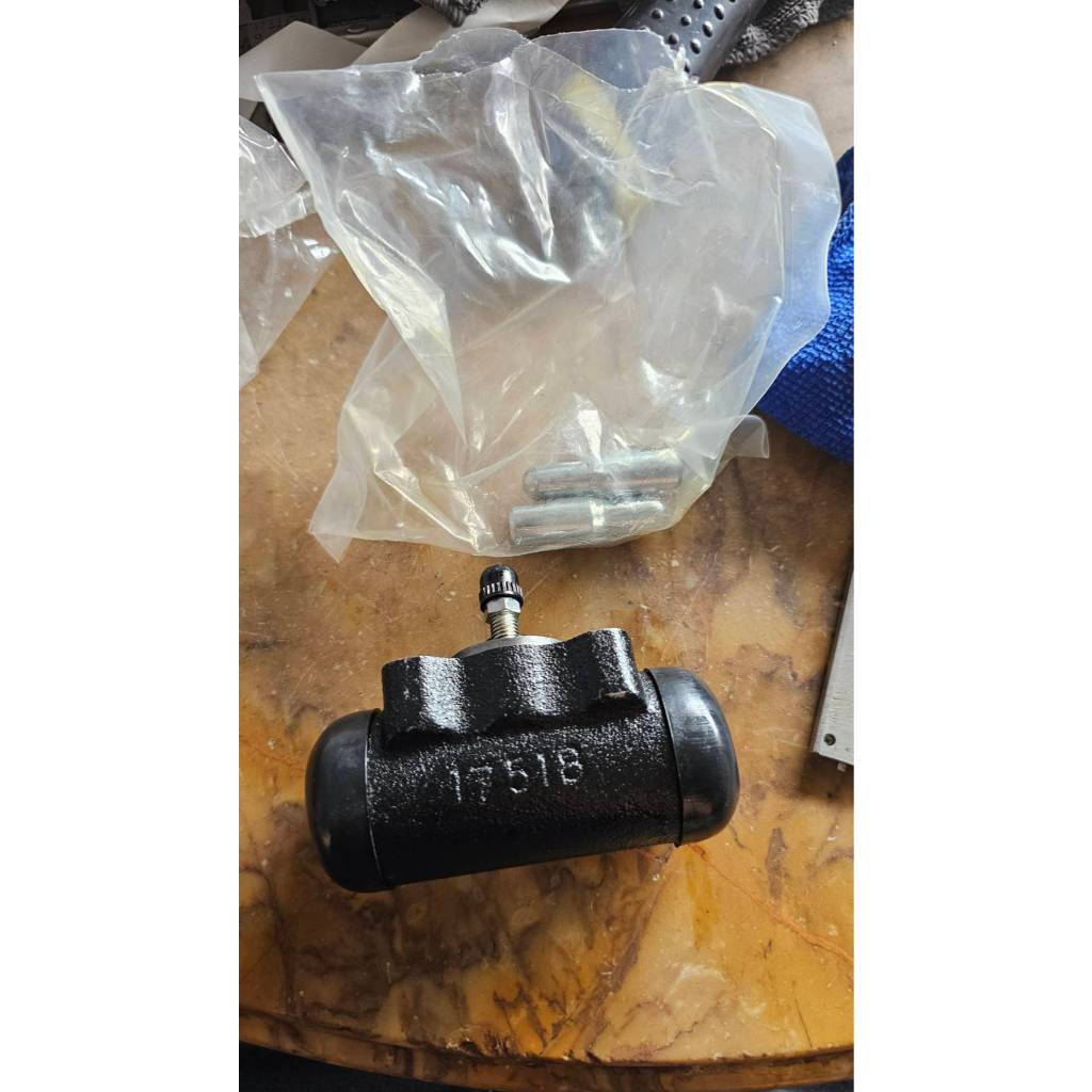 กระบอกเบรคล่าง toyota 7 8fd20-30 7fb / tcm c3 t3 fd20-30