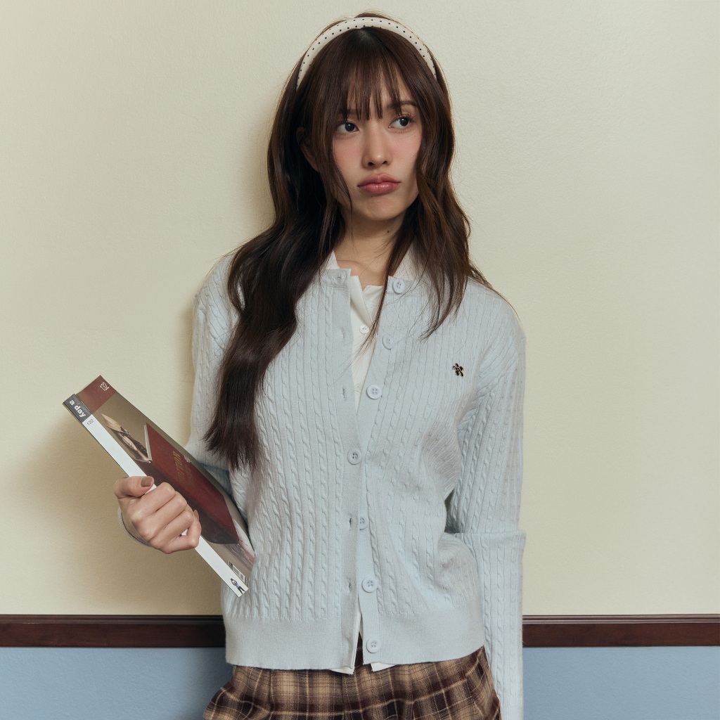 DAILYLOOK.SM --- Toffee cardigan คาร์ดิแกนไหมพรม เนื้อผ้านุ่มนิ่มใส่สบาย ไม่หนาไม่บางเกินไป มีดีเทลอะไหล่เงินรูปดอกไม้ - รูปที่ 5