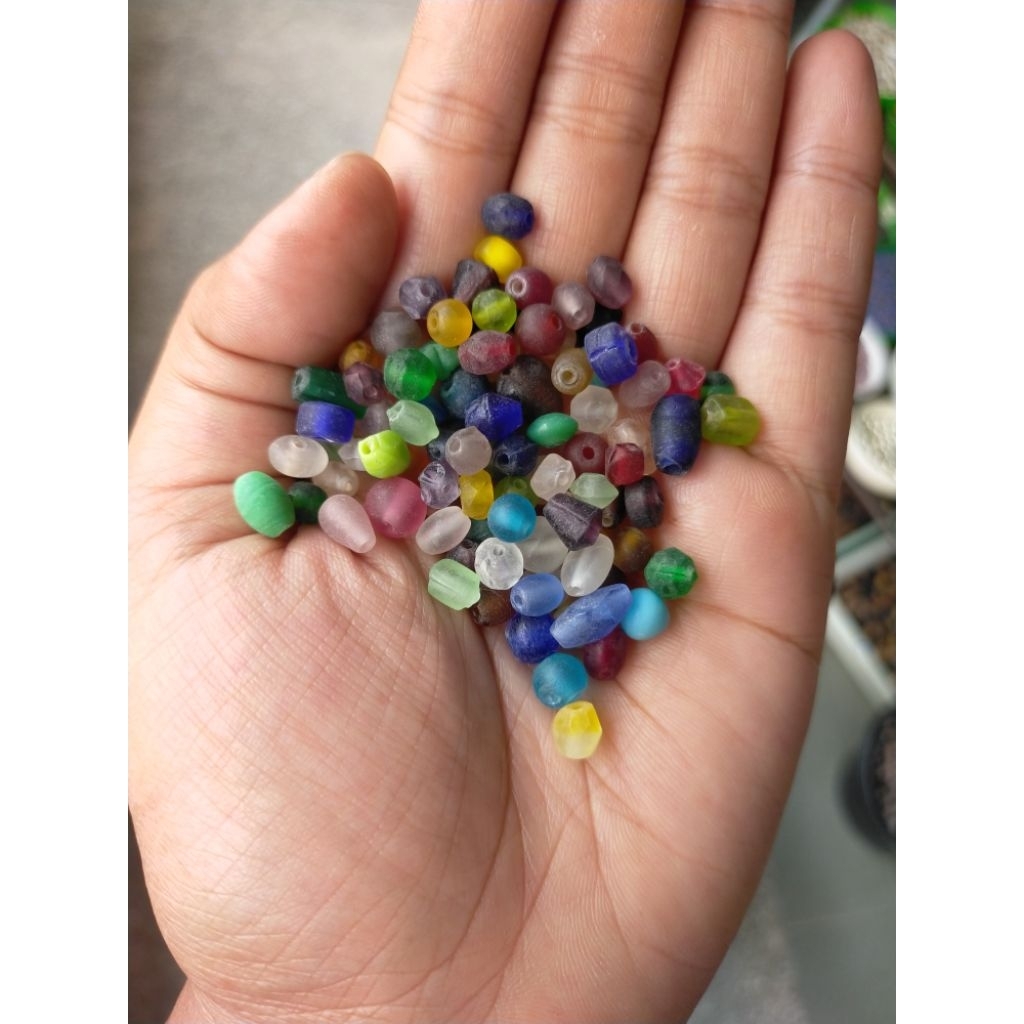 ลูกปัดแก้ว ธิเบต/เนปาล คละสี คละแบบ มีชุด20 เม็ดและ 50เม็ด