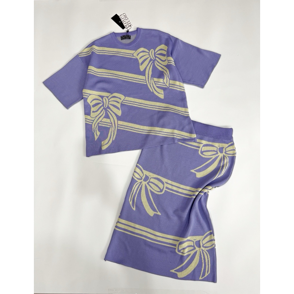 set กระโปรงและเสื้อทอลายโบว์