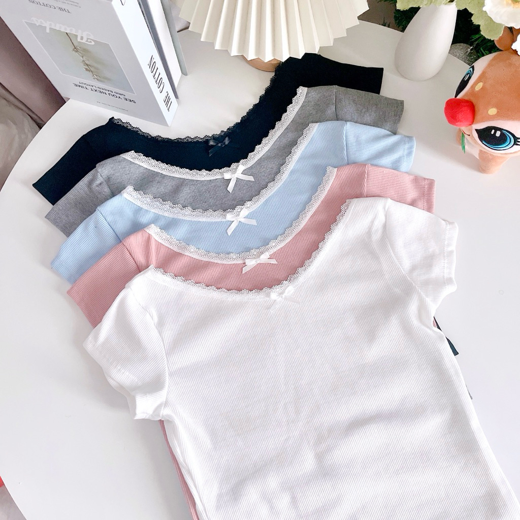 ❤️ Diiz’s ❤️ View 🍓 เสื้อคอมน คอปาด คอกว้าง ทรงปาด ผ้าร่อง แต่งโบว์จิ๋วหน้าอก