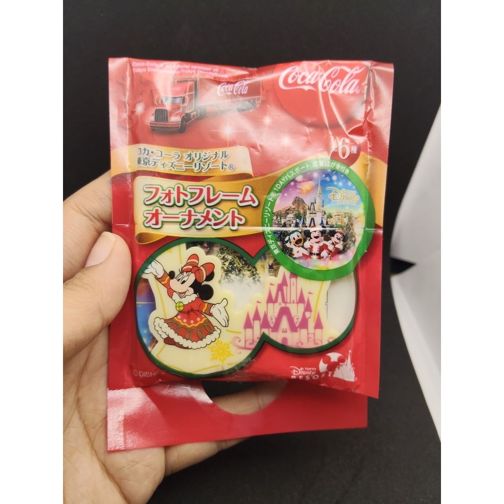 กรอบรูปคริสต์มาสจากความร่วมมือระหว่าง Coca-Cola และ Disney Resort กรอบรูปประดับมินนี่