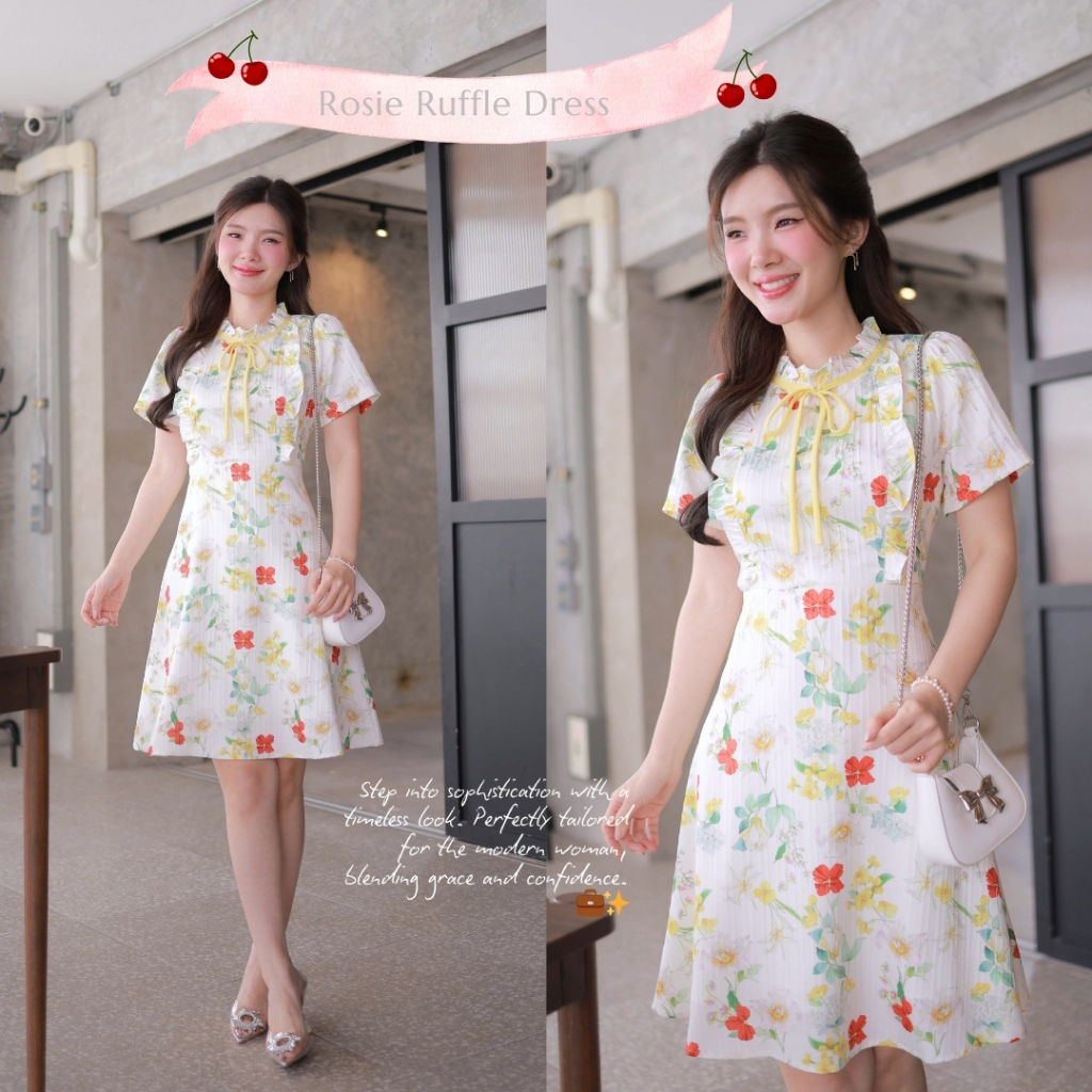 "Romi"Oil" Rosie Ruffle (White) K233 ชุดเดรสสีขาว (ระบายอกผูกคอดอกเหลือง)