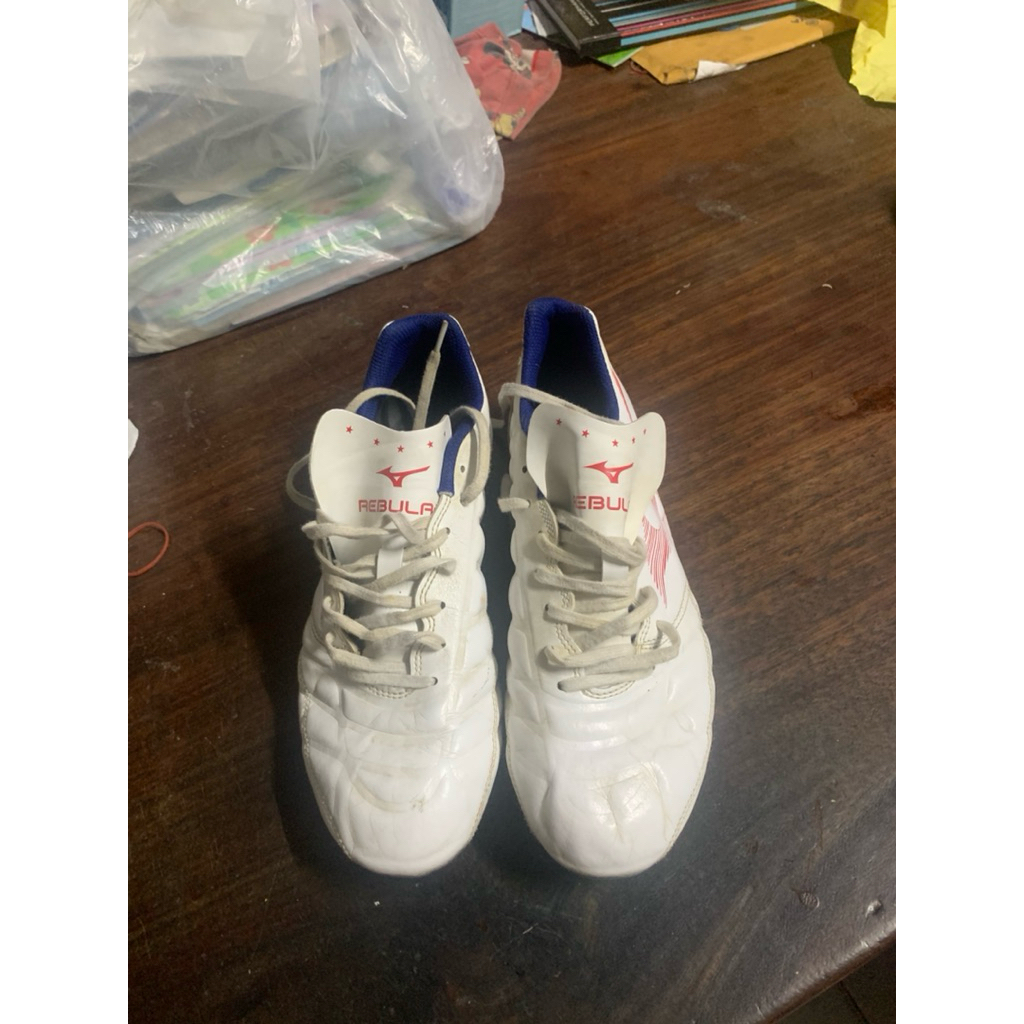 รองเท้าฟุตบอลมือสองสตั๊ด Mizuno ขนาด39/255 สภาพดีไม่ปริไม่เปิดหนัวนุ่มๆ ปุ่มสึกเหลือประมาณ50%