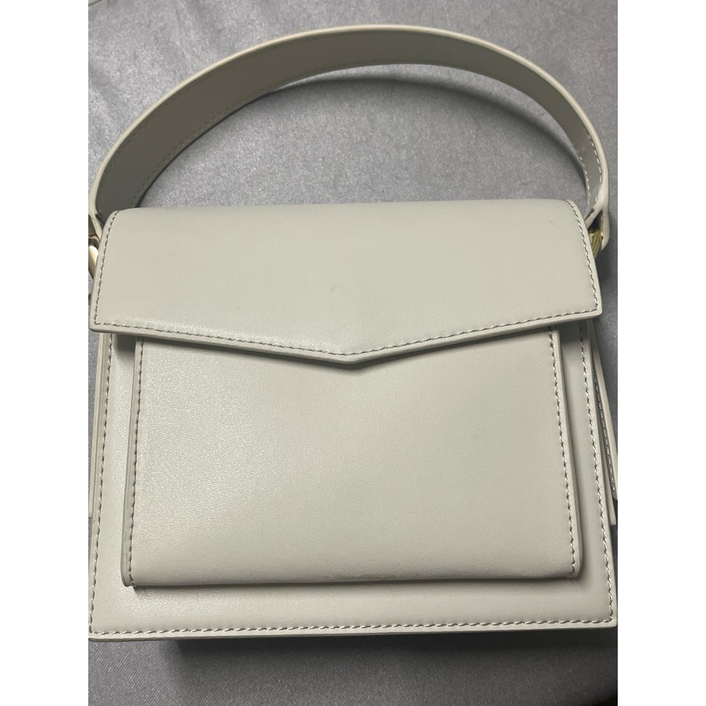 Chales&Keith กระเป๋าสีขาว