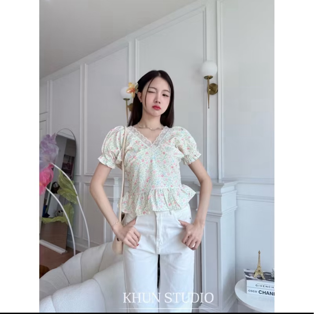 ส่งต่อ khun studio เสื้อลายดอกคอวี