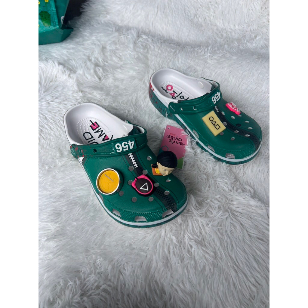crocs classics squad game รองเท้าแตะ