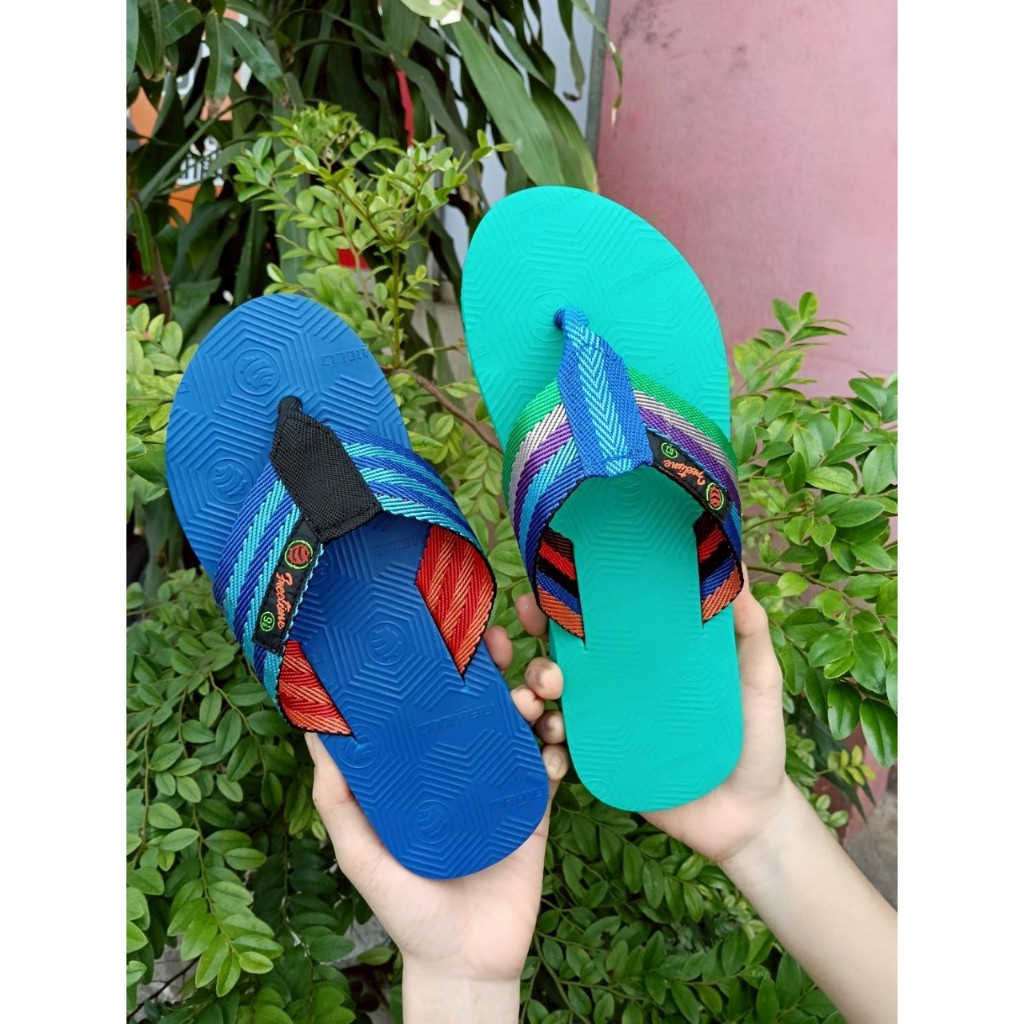 รองเท้าดาวเทียมสายผ้า หูคีบ พื้นหนา เบา ทน ใส่สบาย มี 4 สี ดำ น้ำตาล เขียว และ น้ำเงิน เบอร์ 9-11