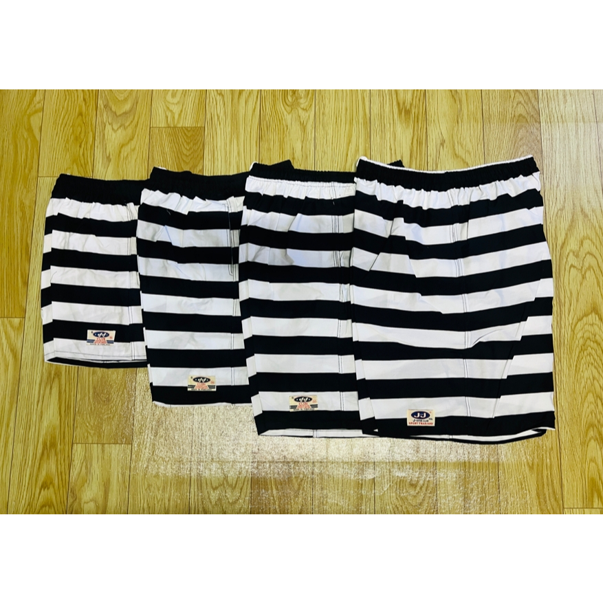 กางเกง ขาสั้น M,L,XXL ริ้วขาวดำ ลายสุดฮิต ขายดีมาก (ลดราคาโปรเปิดร้านใหม่)