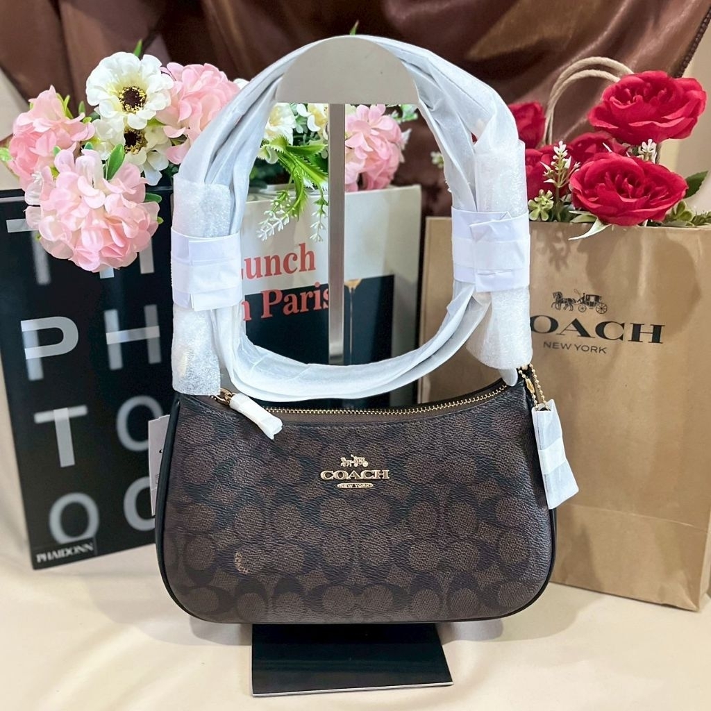 Teri Shoulder Bag In Signature Canvas CV933