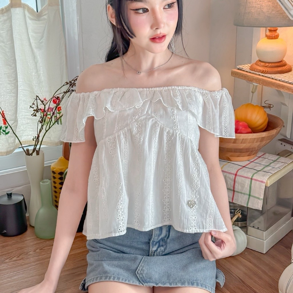 เสื้อปาดไหล่จากแบรนด์ RIKA