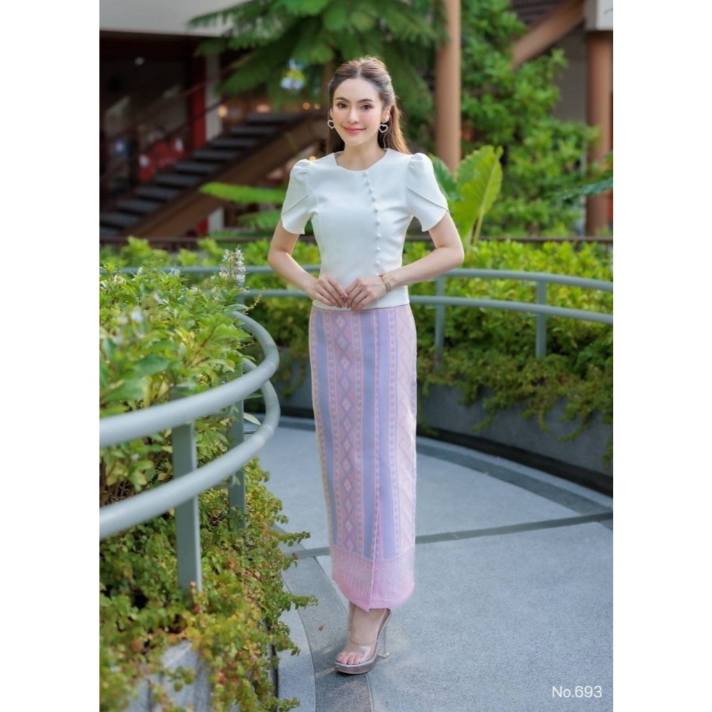 รายละเอียดสินค้า: เสื้อไหมญี่ปุ่นสีขาวที่ลิซ่าใส่ - N543  สินค้าขายดีกลับมาเติมสต็อก: เสื้อไหมญี่ปุ่นสีขาวที่ลิซ่าใส่ พร