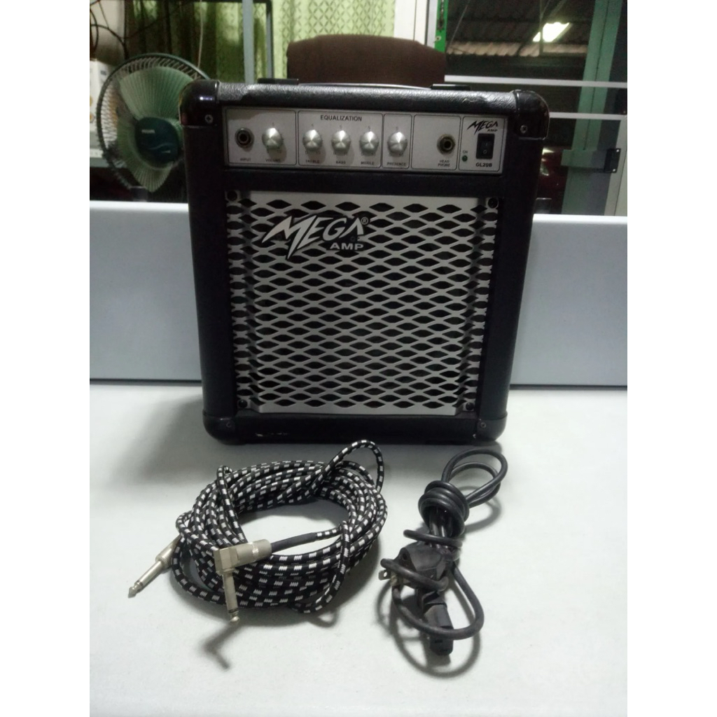 แอมป์กีต้าร์เบสไฟฟ้า mega amp ขนาด 20W รุ่น GL20B พร้อมสายแจ๊ก,สายไฟ ขาย 2,800 บาท