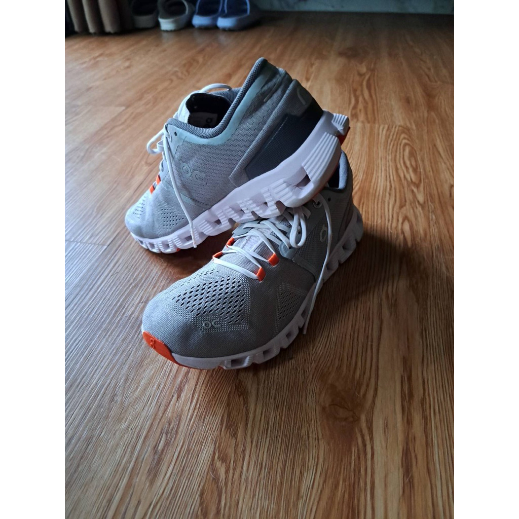 on cloud มือ 2 ของแท้